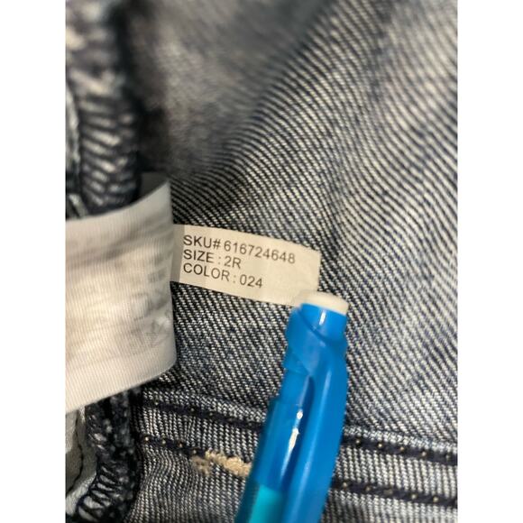 Abercrombie and Fitch Distressed skinny Jean. Size 2 w 26 - Picture 7 of 9